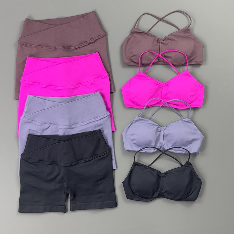 Sports Bra High Impact - ชุดออกกำลังกาย 2 ชิ้นสำหรับผู้หญิง บราสปอร์ตสายบางแบบกระชับทรง พร้อมกางเกงขาสั้นออกกำลังกายแบบไขว้ ช่วยกระชับสะโพก
